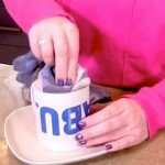 Ela colocou ovos e pão em uma caneca de café. Quando ela vira não vai acreditar no resultado!