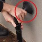 Instala Um Tubo Falso Do Lado Da Porta De Entrada. O Motivo Vai Surpreender Você!