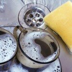 Como tirar mau cheiro de esponja de cozinha: dica baratinha