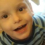 Quando os pais vêem a aparência do filho, eles o jogam fora. 4 anos depois, este milagre acontece.