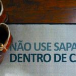 Usa sapatos dentro de casa? Não devia usar! A ciência explica porquê!