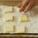 Coloca dadinhos de manteiga dentro da massa: Veja um dos Doces mais Fáceis de fazer!