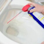 NÃO é usado somente para dobradiças! 10 novos usos de WD-40 em torno da casa